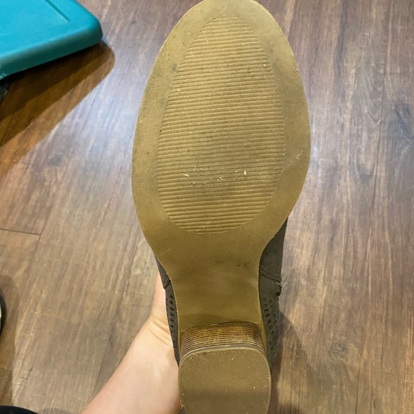 Size 7 brown women’s booties - Picture 8 of 12